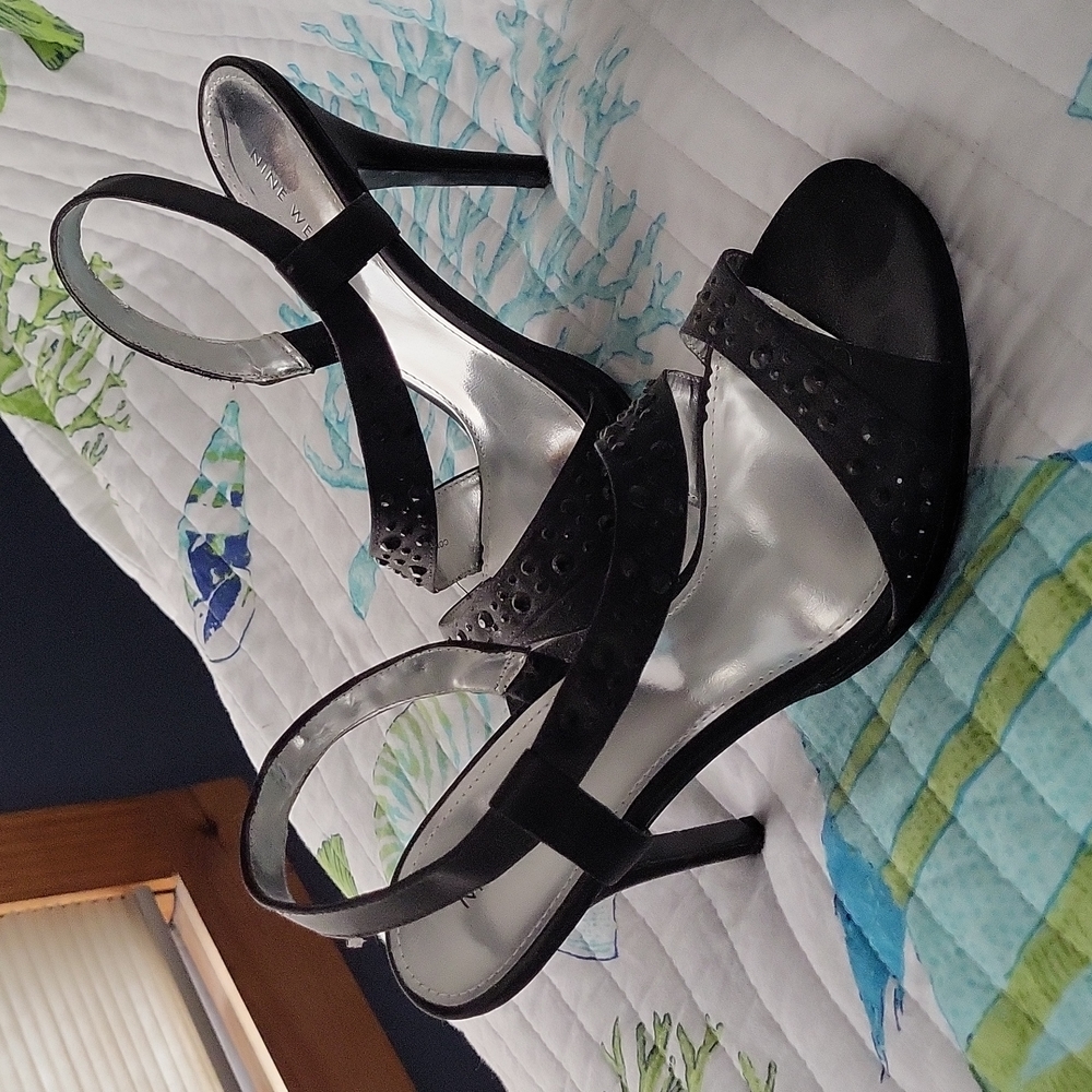 NWOT Nine West strappy heels. 8.5